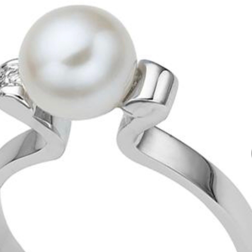 Beautiful, unique Pearl Ring